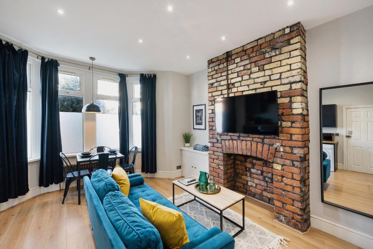 Stylish Modern Near The Centre With Nearby Off-road Parking Apartment Cardiff